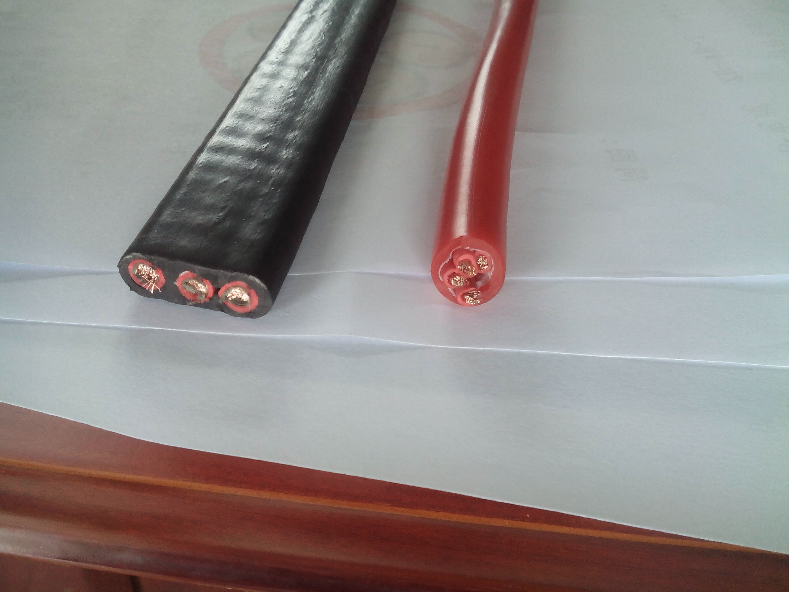YFFB-KJL型彈性體絕緣及護(hù)套絞合承拉控制扁平軟電纜